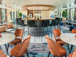 Seine Comtesse: Panorama-Salon auf dem Oberdeck