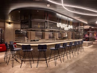 Mein Schiff Relax: Street Art Bar