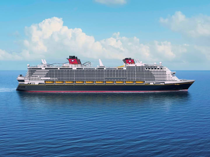 Disney Adventure: Buitenzicht van het schip