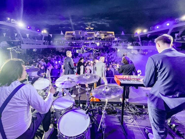 4-Hermes House Band bei e-hoi