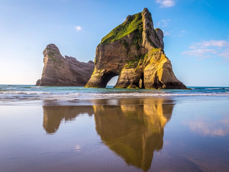Naturgeformte Felsen am Meer