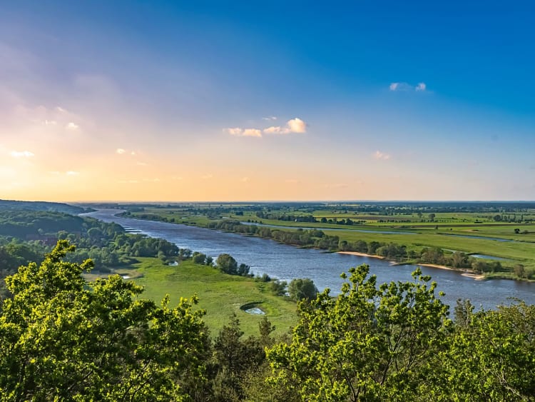 Elbe im Abendlicht &ndash; malerischer Moment auf deiner Flusskreuzfahrt