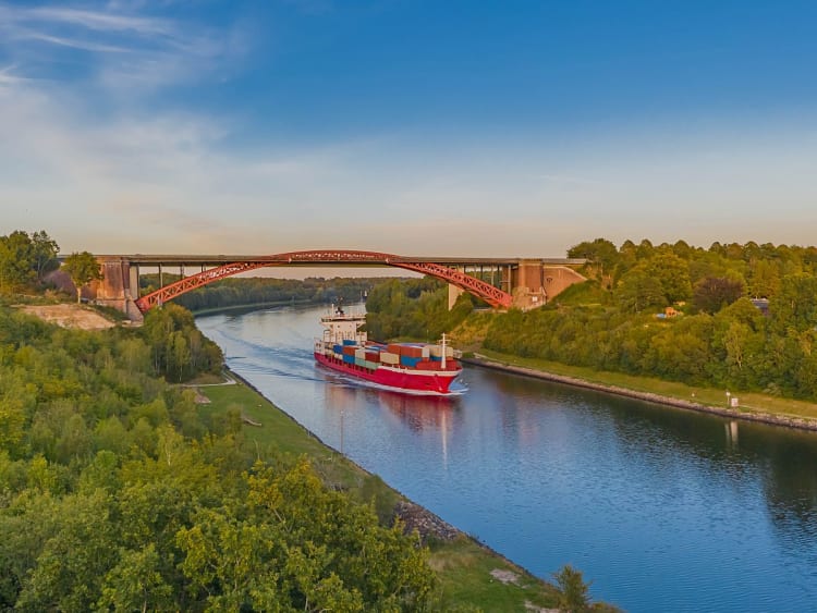 Beeindruckende Passage durch den Nord-Ostsee-Kanal auf deiner Kreuzfahrt
