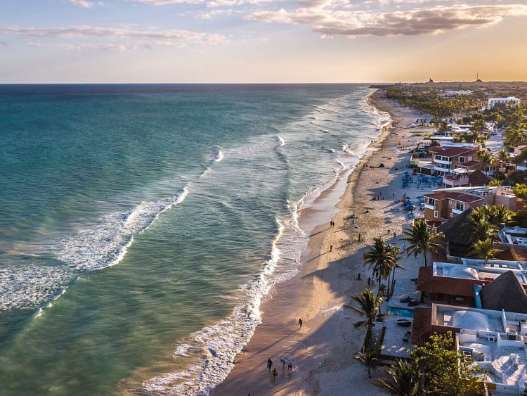 Genie&szlig;en Sie traumhafte Sonnenunterg&auml;nge &ndash; jetzt Strandurlaub an der Riviera buchen!
