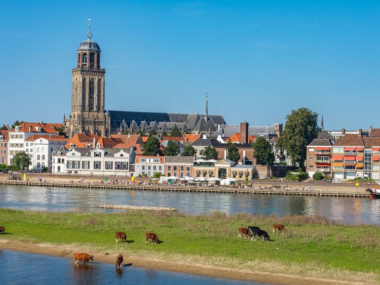 Genie&szlig;en Sie entspannte Flussmomente und entdecken Sie historische St&auml;dte an der Ijssel!