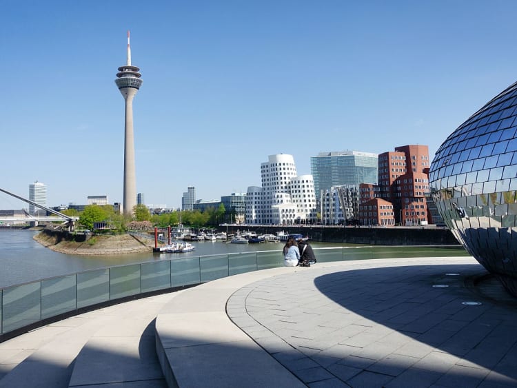 D&uuml;sseldorf, Deutschland &ndash; Medienhafen mit Skyline-Flair f&uuml;r Ihre Rhein-Kreuzfahrt