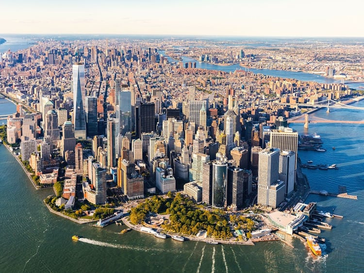 New York City, USA &ndash; Luftaufnahme von Lower Manhattan mit Hudson River