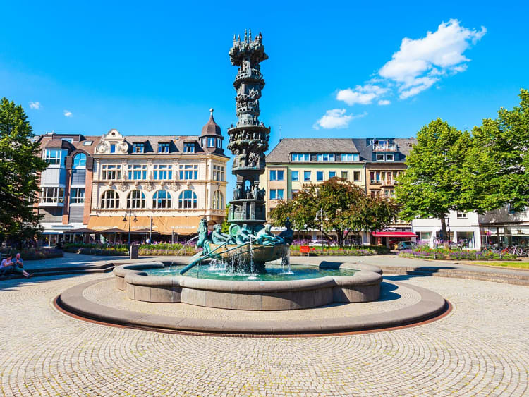 Koblenz, Deutschland &ndash; Historiens&auml;ule auf dem G&ouml;rresplatz