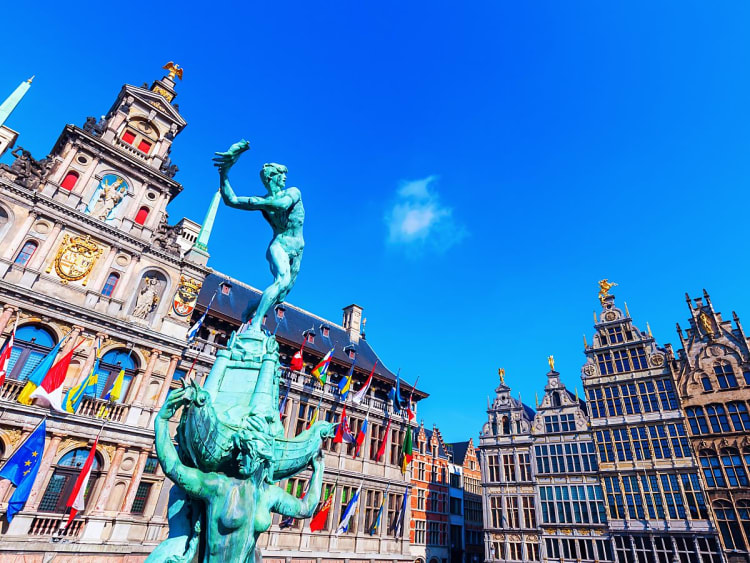 Antwerpen, Belgien &ndash; pr&auml;chtiges Rathaus auf dem Grote Markt