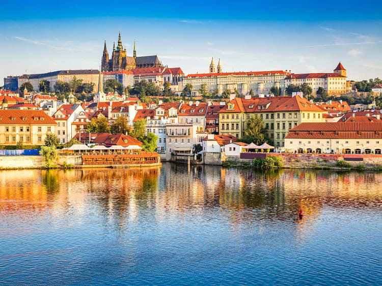 Prag, Tschechien &ndash; historisches Panorama mit Burgblick