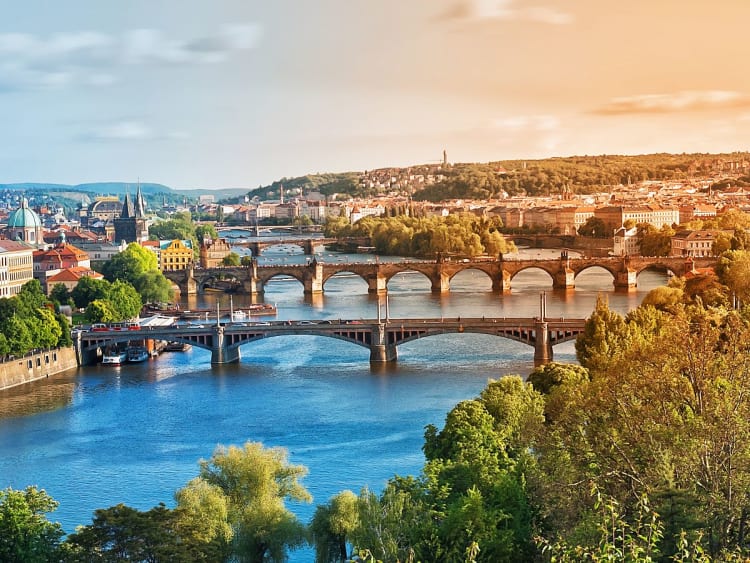 Prag, Tschechien &ndash; Br&uuml;ckenvielfalt &uuml;ber der Moldau