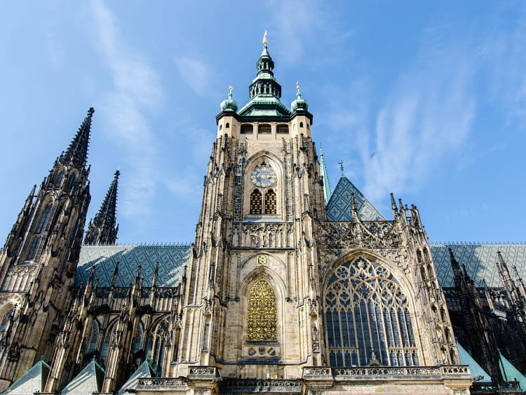 Prag, Tschechien &ndash; filigrane Fassade und T&uuml;rme des Veitsdoms