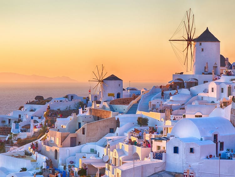 Santorini, Griechenland &ndash; Sonnenuntergang trifft Kykladenflair