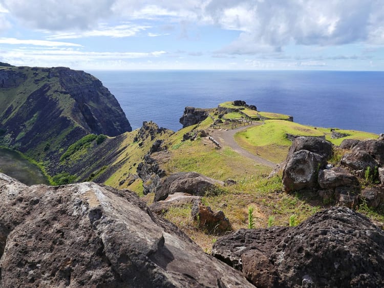 Osterinsel, Chile &ndash; Gr&uuml;ne Klippenlandschaft