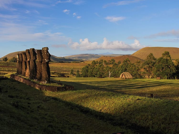 Osterinsel, Chile &ndash; In Hanga Kio'e stehen steinerne Ahnen
