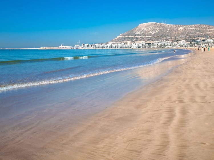 Agadir, Marokko &ndash; Sanfte Wellen am Strand