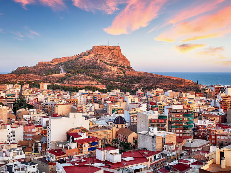 Alicante, Spanien &ndash; Abendlicht auf Burg Santa B&aacute;rbara