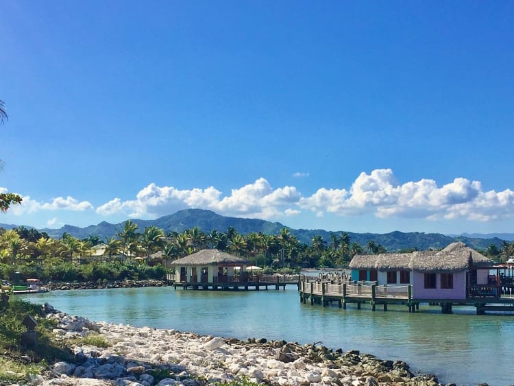 Amber Cove, Dominikanische Republik &ndash; Karibikidylle mit Stelzenh&auml;usern und weiten Palmenhainen
