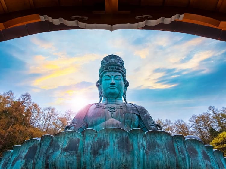 Aomori, Japan &ndash; Bronzene Showa-Daibutsu-Statue im Seiryuji-Tempel