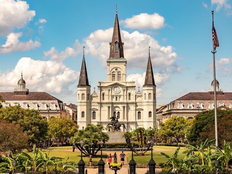 New Orleans, USA &ndash; St. Louis Kathedrale am Jackson Square mit Reiterstatue