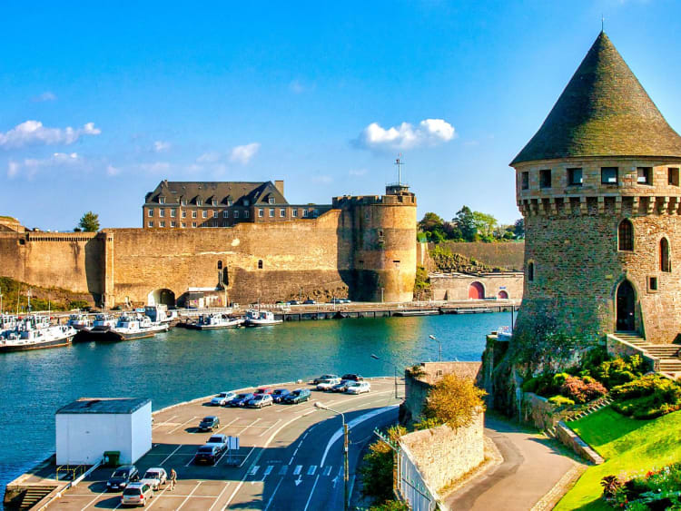 Brest, Frankreich &ndash; mittelalterliche Festung mit Hafen und Rundturm