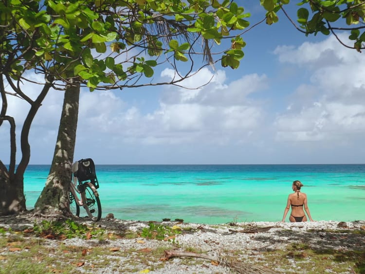 Rangiroa, Franz&ouml;sisch-Polynesien &ndash; Ruhiger Lagunenstrand mit schattigem Rastplatz