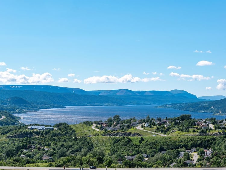 Corner Brook, Kanada &ndash; malerisch gelegene Stadt am Fjord mit weitem Horizont