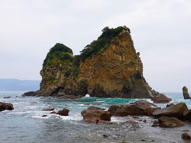 Aburatsu, Japan &ndash; Rotsformatie voor de kust
