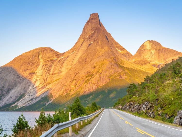 Narvik, Norwegen &ndash; Markanter Berggipfel entlang des Ofotfjords