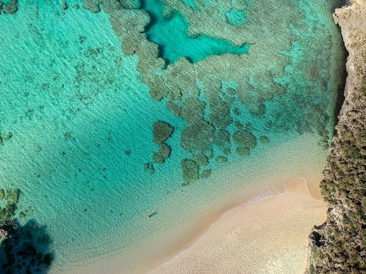 Miyakojima, Japon &ndash; Lagon aux eaux turquoise le long de la c&ocirc;te