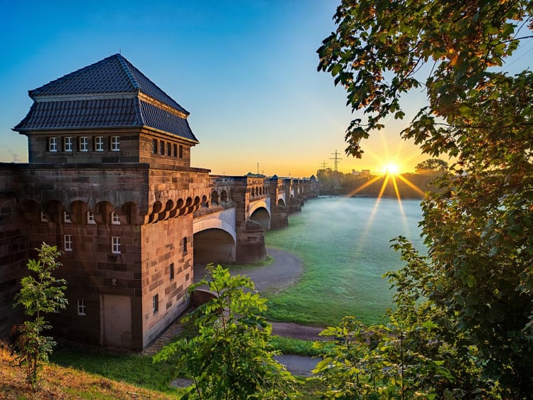 Minden, Duitsland &ndash; Historisch waterbouwkundig monument bij zonsondergang
