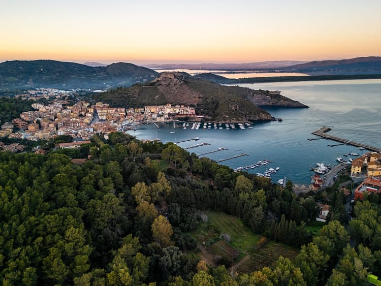 Porto Ercole, Italien &ndash; Hafenstadt zwischen Meer und H&uuml;gellandschaft