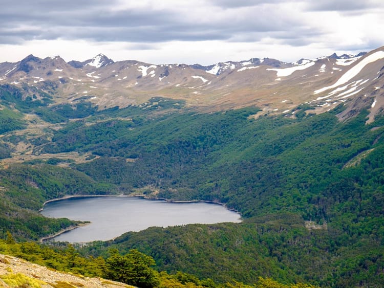 Puerto Williams, Chile &ndash; Bergsee in der Wildnis Feuerlands