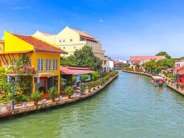 Melaka, Malasia &ndash; Casas coloridas a orillas del r&iacute;o Melaka