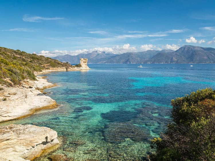 Saint-Florent, C&oacute;rsega, Fran&ccedil;a &ndash; Costa rochosa junto ao Mediterr&acirc;neo