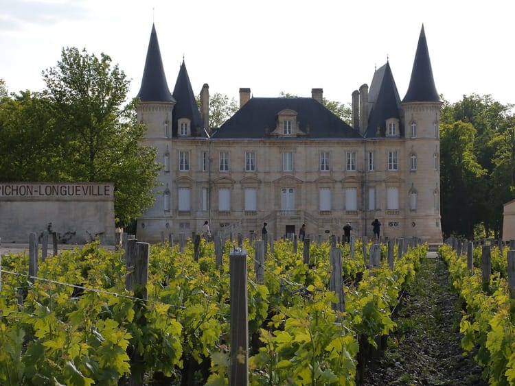 Pauillac, Frankreich &ndash; Franz&ouml;sisches Ch&acirc;teau im Weinanbaugebiet M&eacute;doc