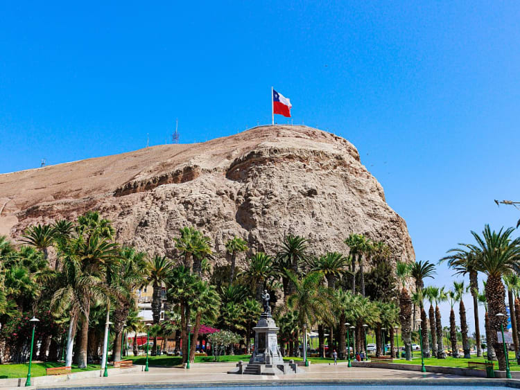 Arica, Chili &ndash; Morro de Arica onder een helderblauwe hemel