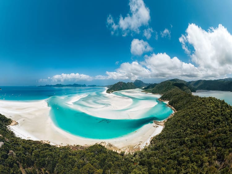 Whitsunday Islands, Queensland, Australia &ndash; White sandy beach with turquoise lagoon