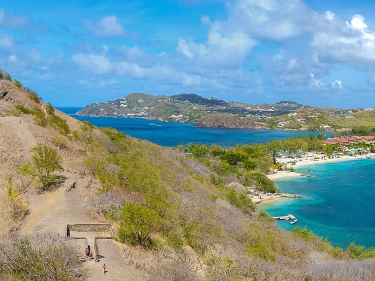 Rodney Bay, Santa L&uacute;cia &ndash; Costa tropical com veleiros e mar azul