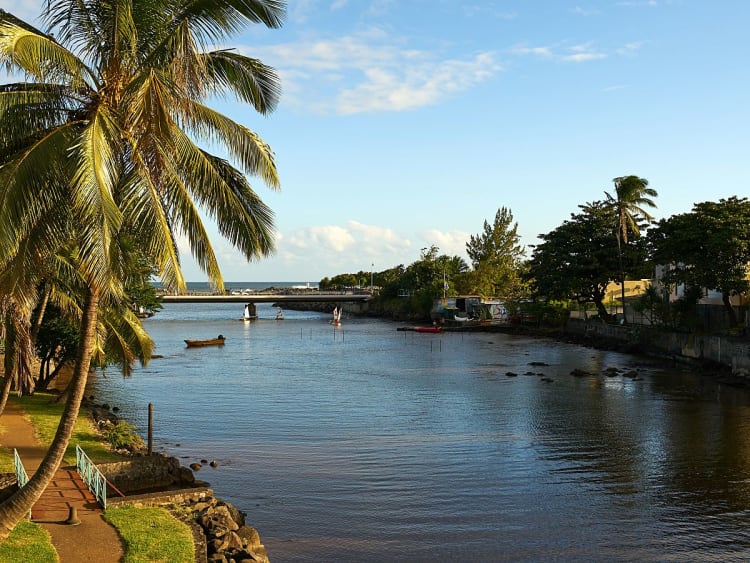 La R&eacute;union &ndash; Eaux calmes le long d&rsquo;un littoral tropical