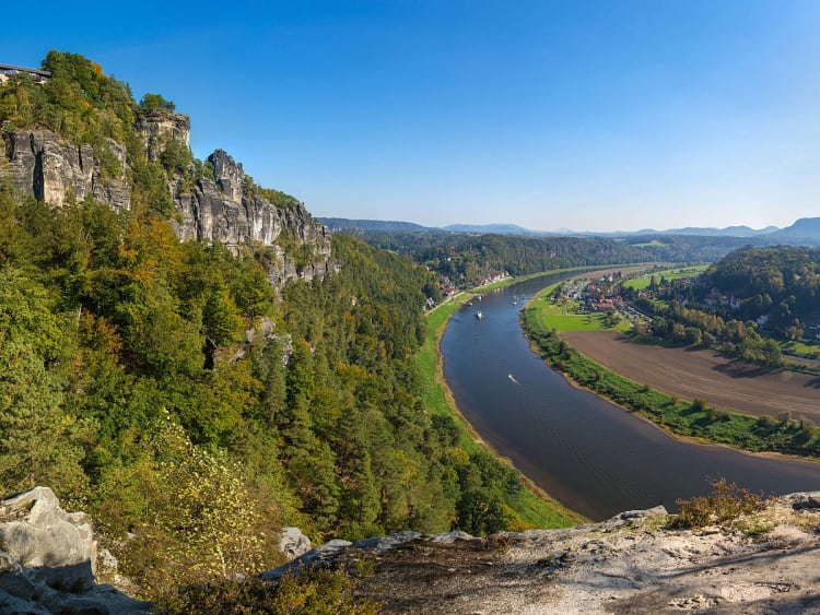 Bad Schandau, Deutschland &ndash; Weite Aussicht &uuml;ber das Elbtal und die S&auml;chsische Schweiz