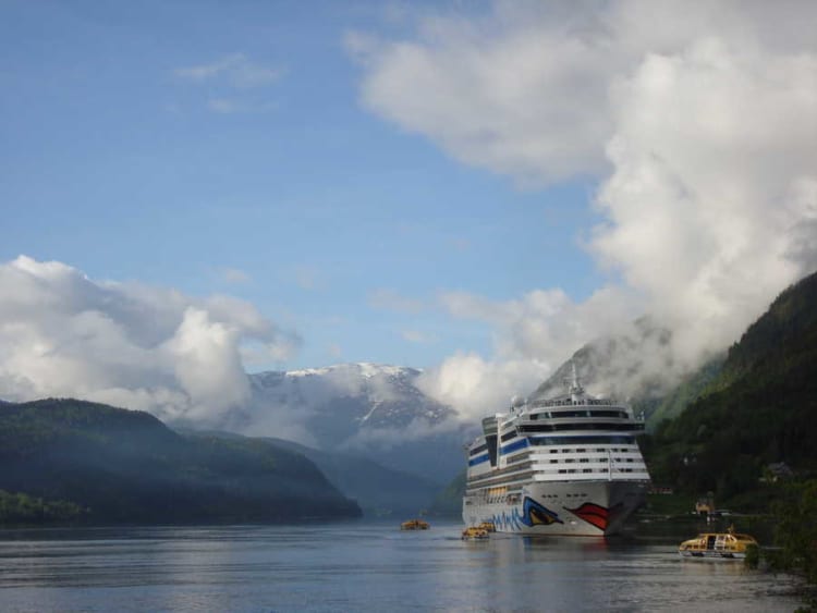 AIDAluna Kreuzfahrten buchen, Schiffsbewertungen und Deckplan