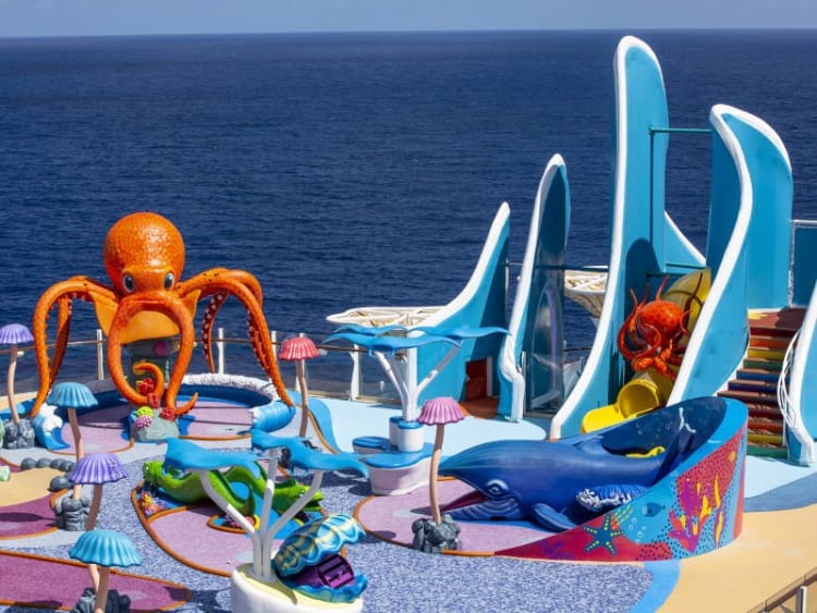 Wonder of the Seas: Wonder Playscape℠, Wonder Dunes Minigolf