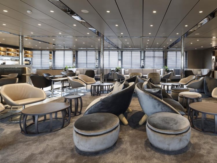 Emerald Azzurra: Amici Lounge