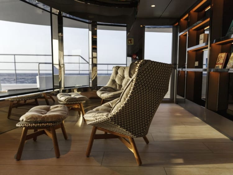 Emerald Azzurra: Observation Lounge