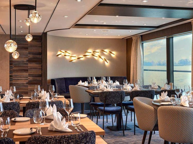 VIVA TWO: Hauptrestaurant Moments