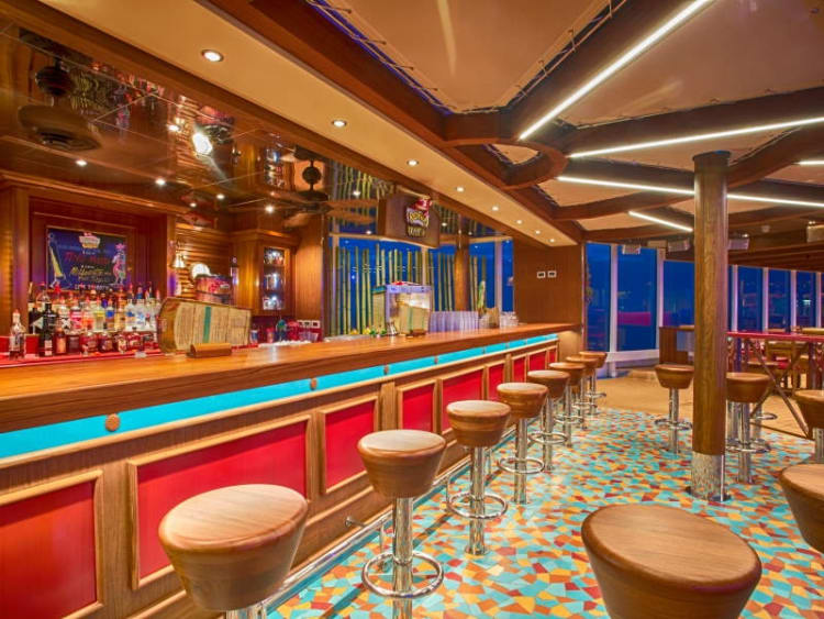 Carnival Vista Kreuzfahrten, Deckplan und Schiffsbewertungen