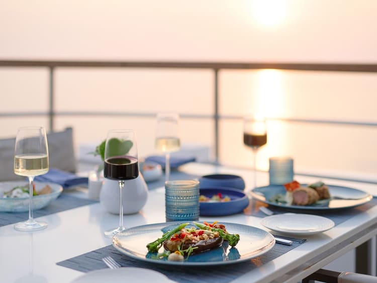 Ritz Carlton Yacht Collection - Evrima - Bild 11