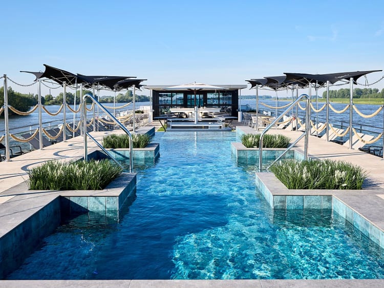 Porto Mirante: Pool an Deck