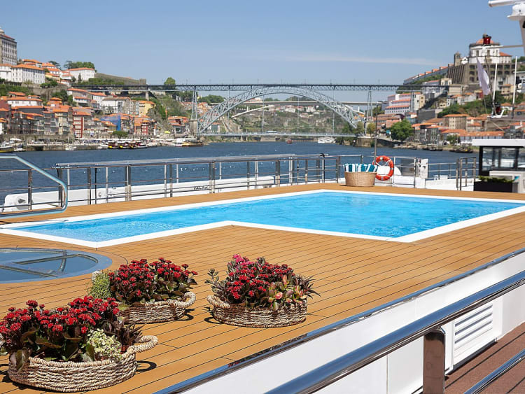 Uniworld River Cruises - S&atilde;o Gabriel - Bild 1
